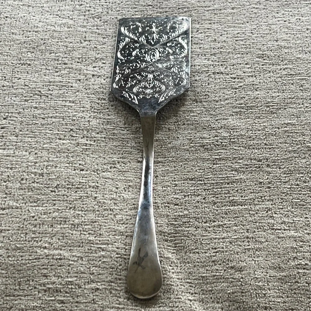 Vintage Silver Plated Etched Cake‎ Pie Server Serrated Edge Floral Scroll 11.5in